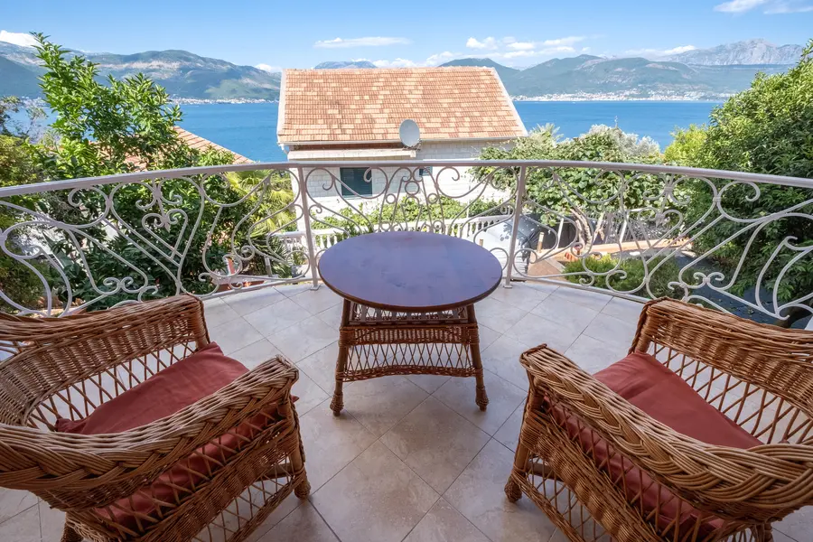 Kuca posjeduje pogled na more