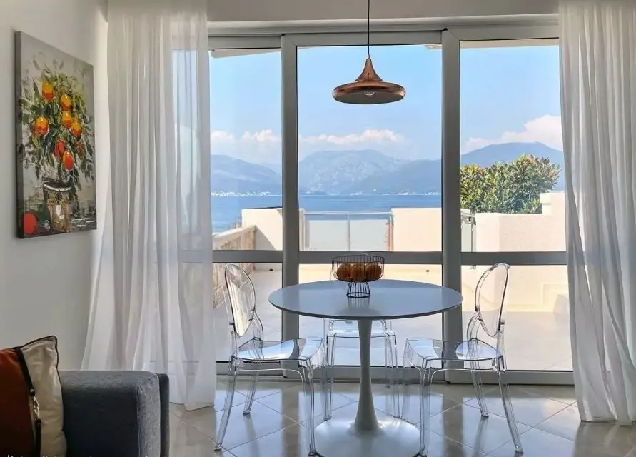 Pogled iz dnevnog boravka