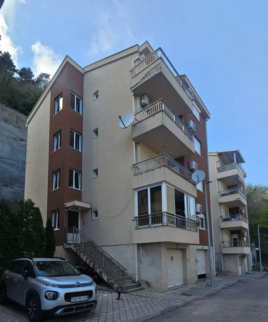 Zgrada u kojoj se stan nalazi